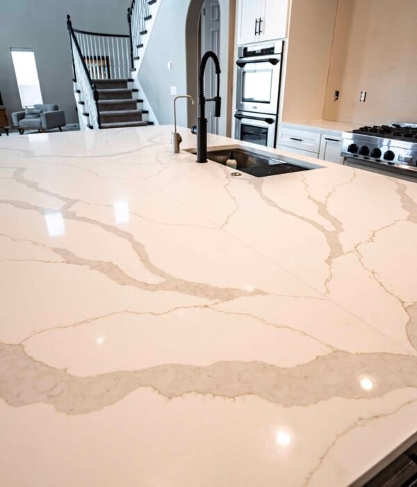 Quartz Oversized Island, vein matching